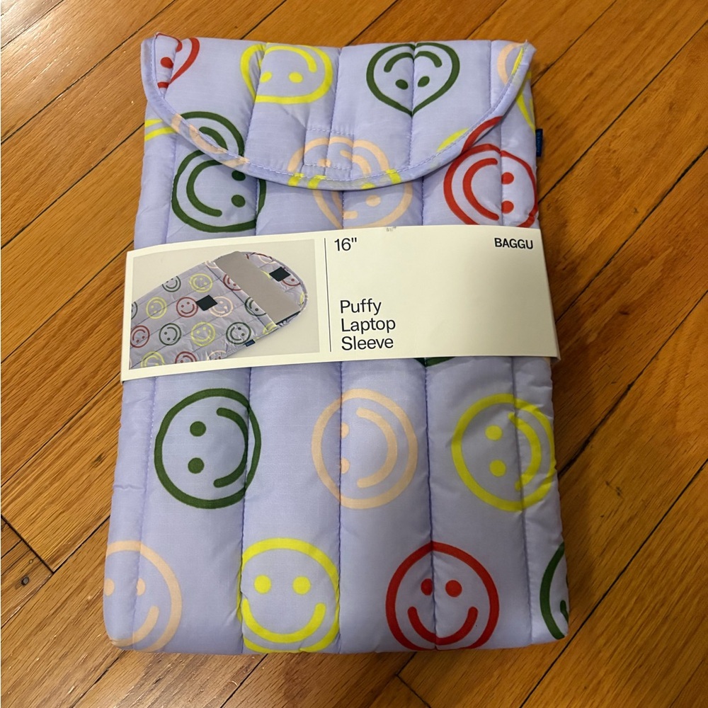 BAGGU smiley laptop case